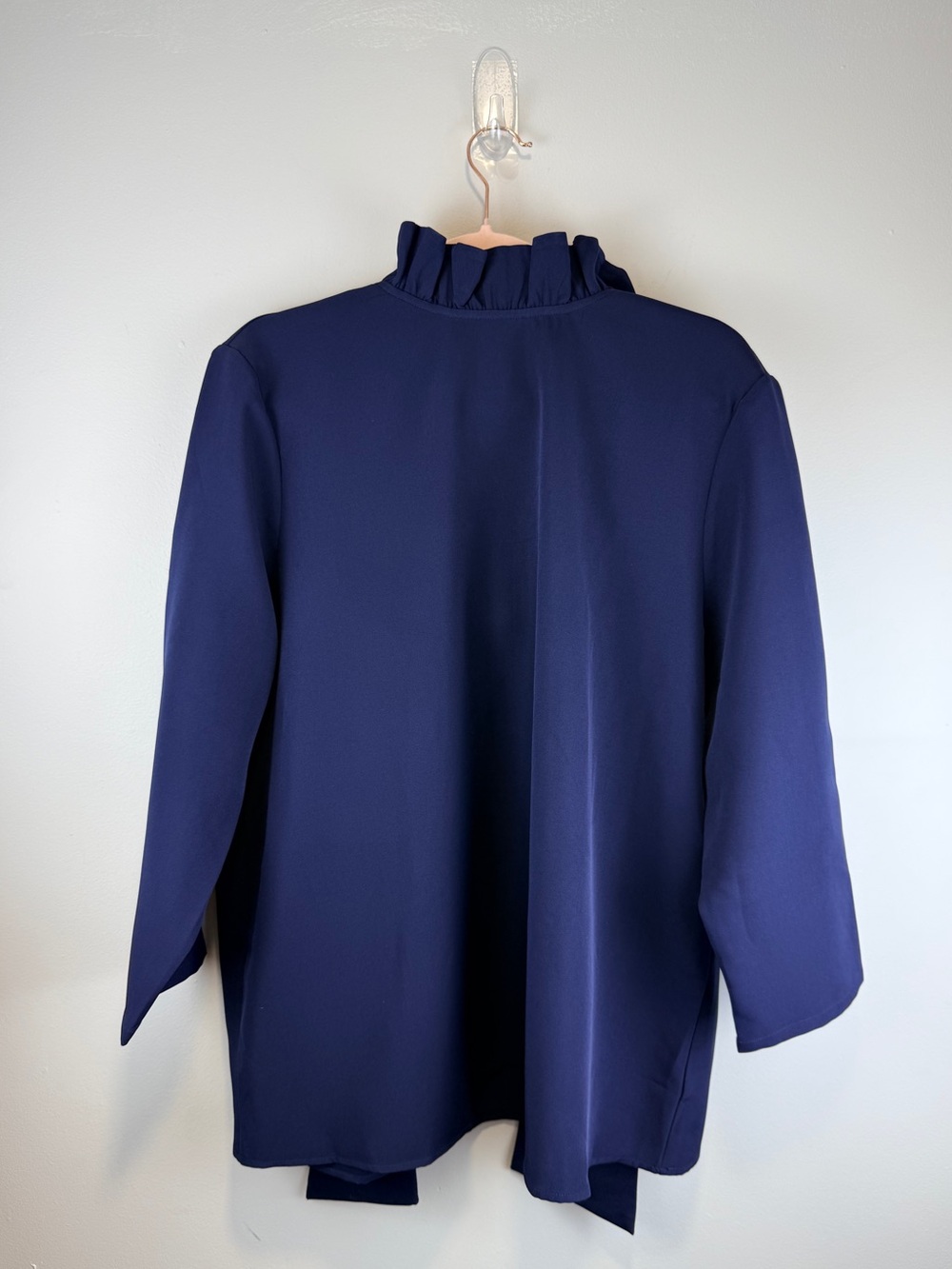Tuckernuck Navy Ruffle Neck Bow Back Blouse Top NWT Size XXL Elegant Chic - Picture 4 of 13